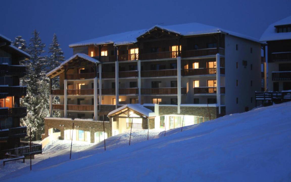 Foot Of The Slopes Terrace Ski Locker | Selonnet