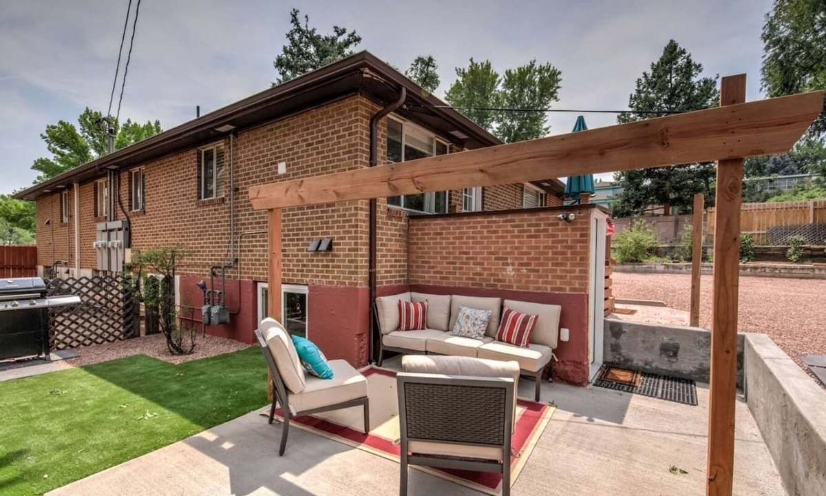 Comfy Patio | Broadmoor