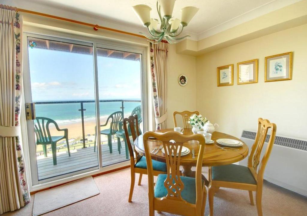 Clifton Court | Putsborough