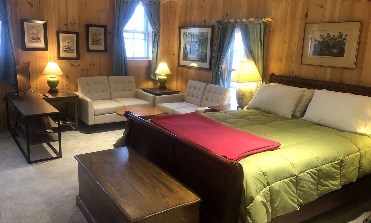 Apt Downtown Stonington | Stonington