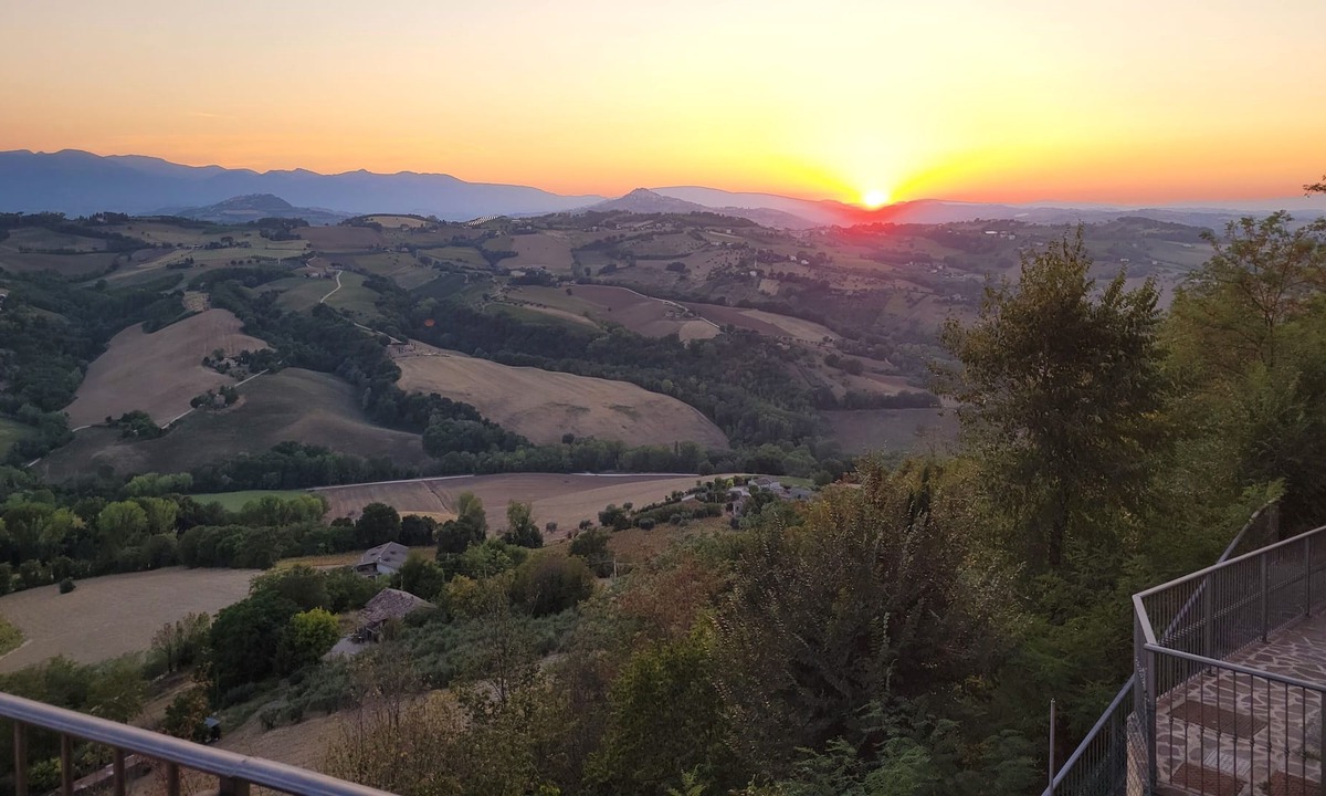 Storey Townhouse The Centre Of Hilltop Town | Monte Rinaldo