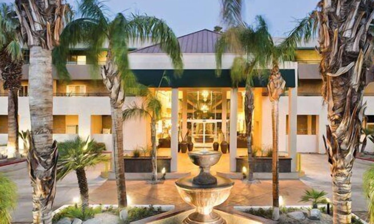 Palm Canyon Resort | Uptown Design District