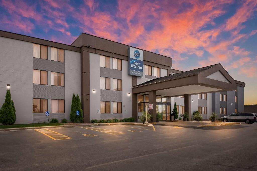 Waukesha Grand | Pewaukee
