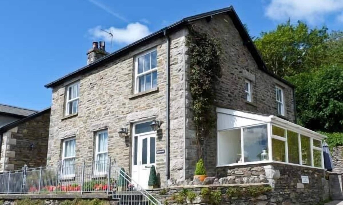 Cottage | Lindale