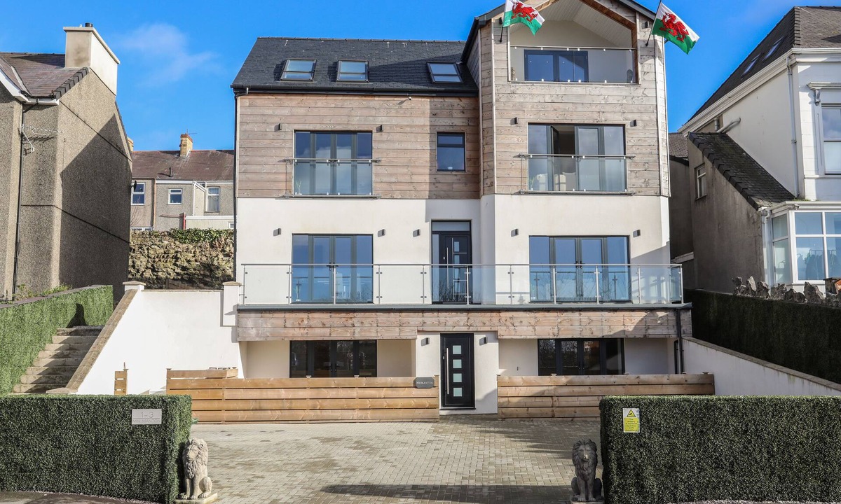 Bryn Min Manton | Bont Newydd