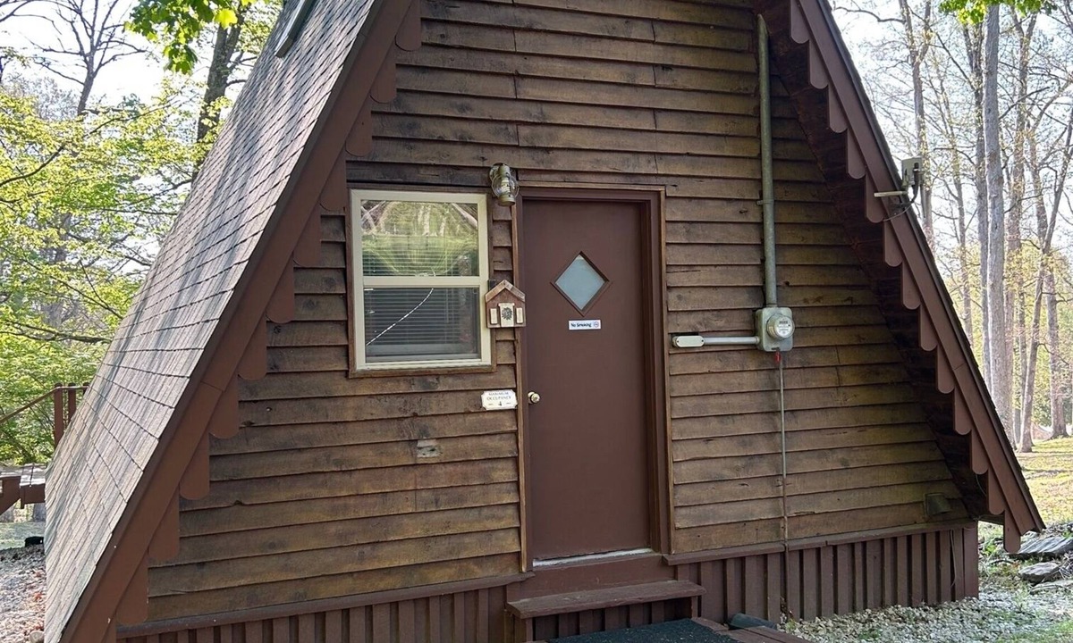 Cedar Frame Chalet Located Patoka Southern Indiana | Eckerty