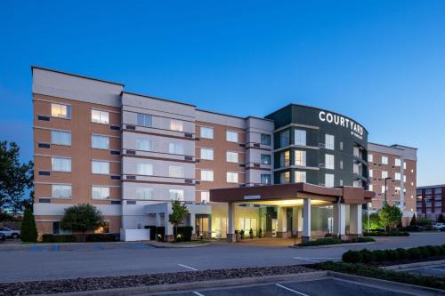 Courtyard | Charleston