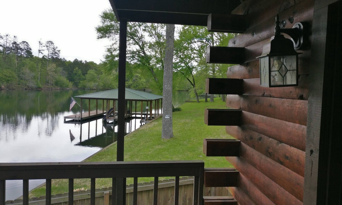 Cozy Waterfront Log | Mountain Pine