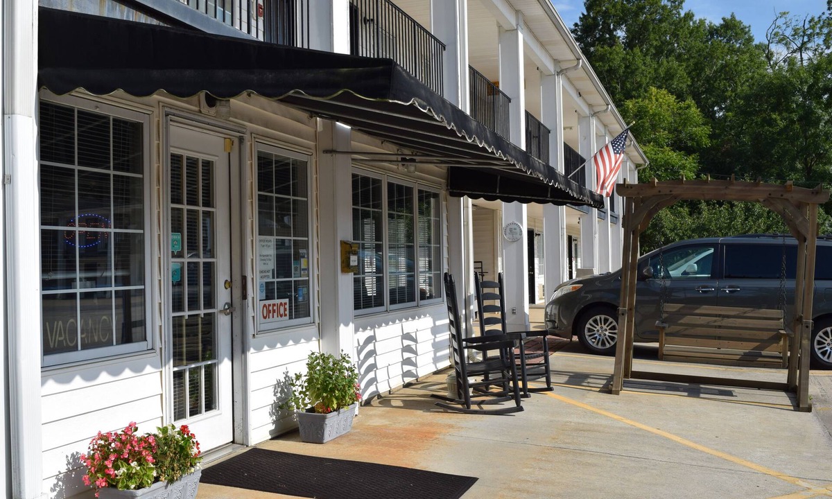 Lincolnton Hotel | Cullars Inn