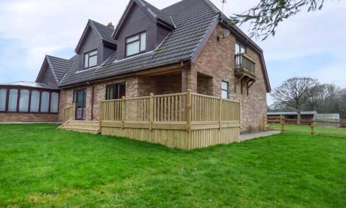 Cwm Gran Meadows | Pontyclun