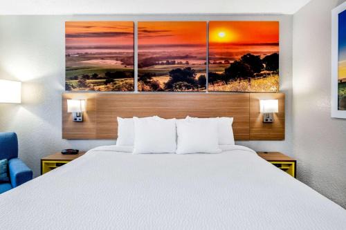 Days Inn | Renner