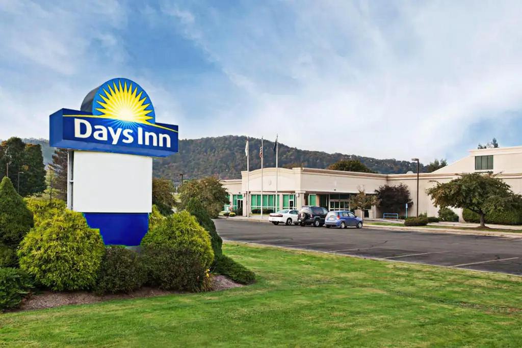 Days Inn | Warren