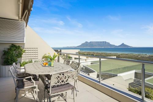 Dolphin Beach | Bloubergstrand