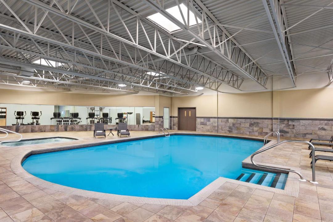 Doubletree | Pointe Claire