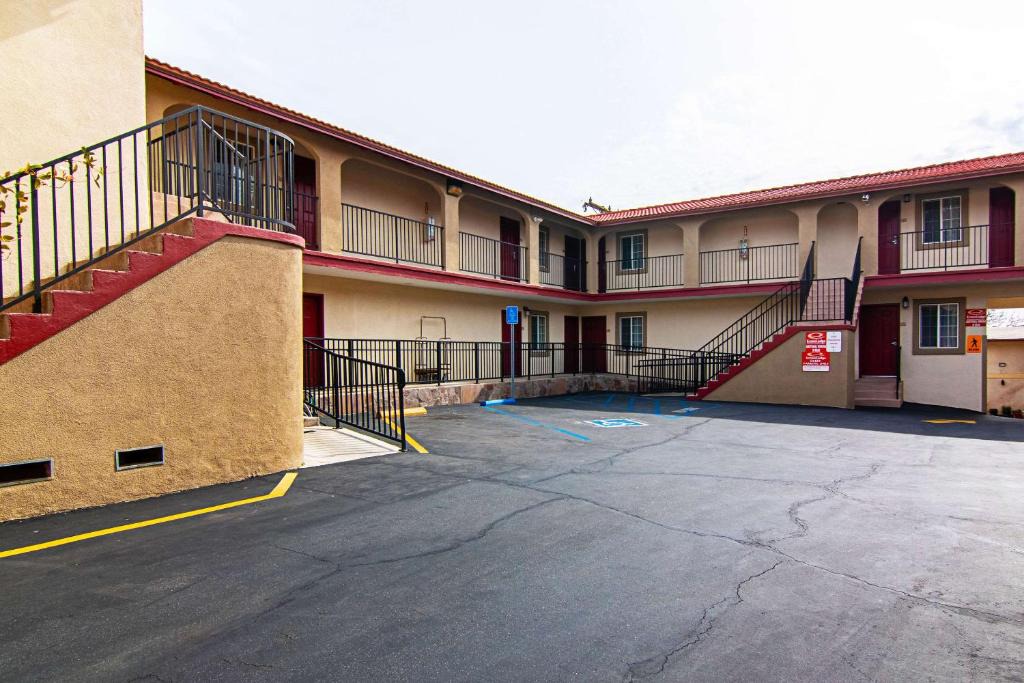 Econo Lodge Beach | Circle Area