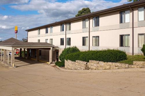 Lodge | Maquoketa