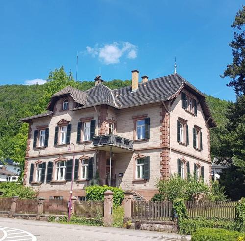 Forsthaus Merzalben H | Merzalben