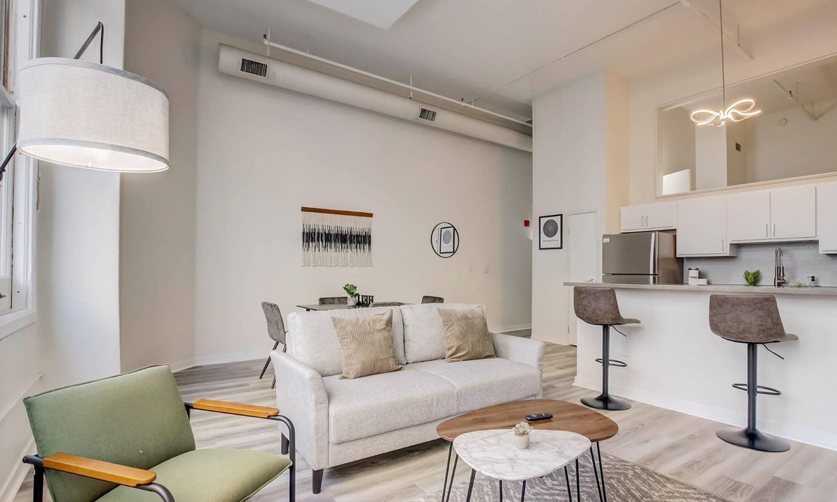 Frontdesk Br | Mile Square