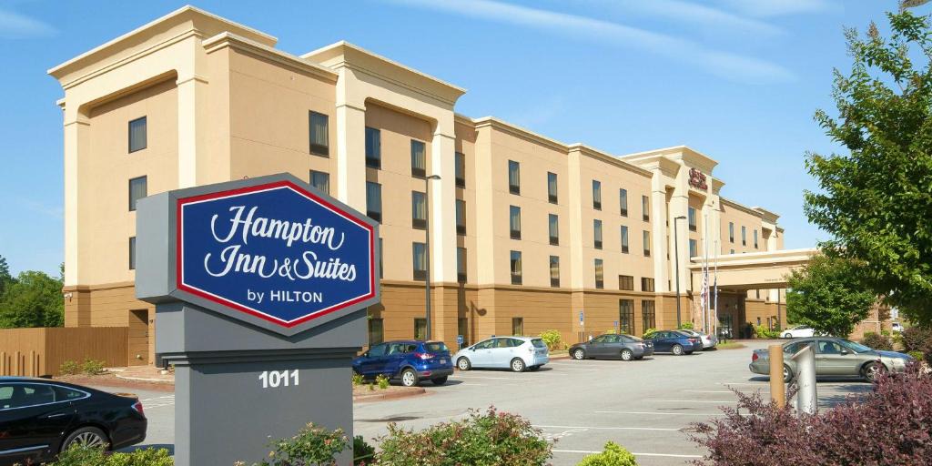 Hampton Inn Suites | Seneca