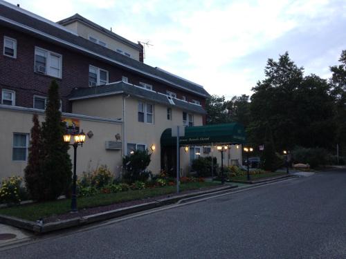 Jones Beach Hotel | Wantagh