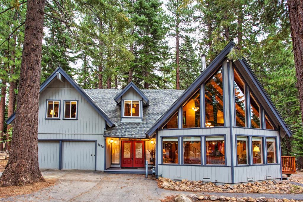 Lloyds Lodge Rental | Carnelian Bay