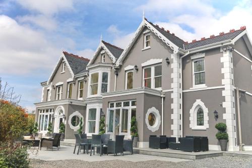 Llwyn Country | Llanelli