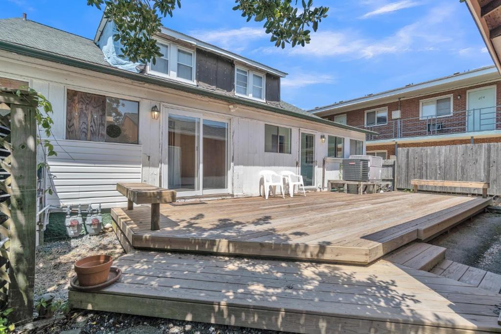 Manor Mutts Cottage | Willoughby Spit