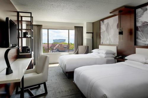 Marriott East At University Place | Grand River