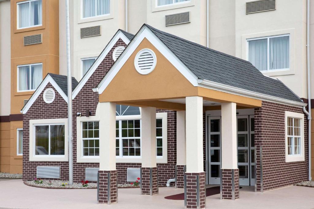 Microtel Inn | South Charleston