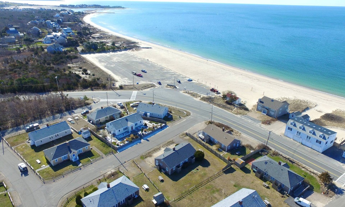 Cottage Craigville Beach | West Hyannisport