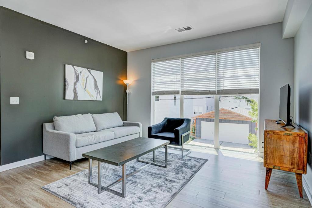 Chic Br Garage | Fountain Square