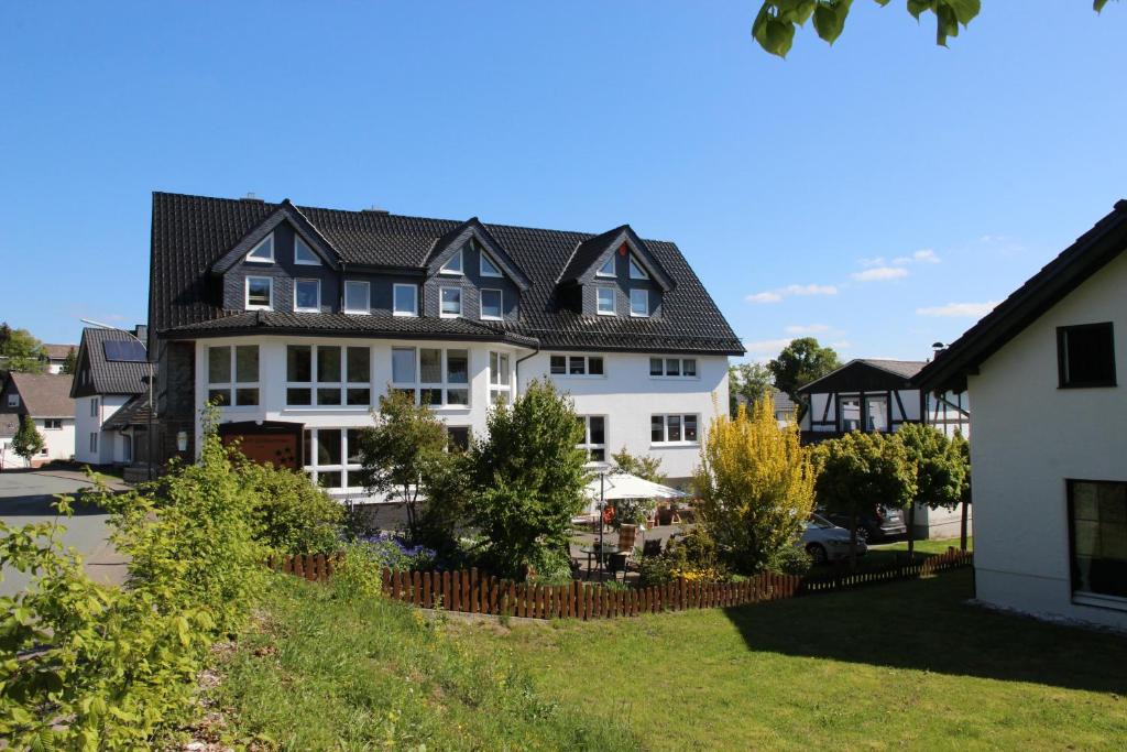 Pension Und Ferienwohnungen Schweinsberg | Medelon