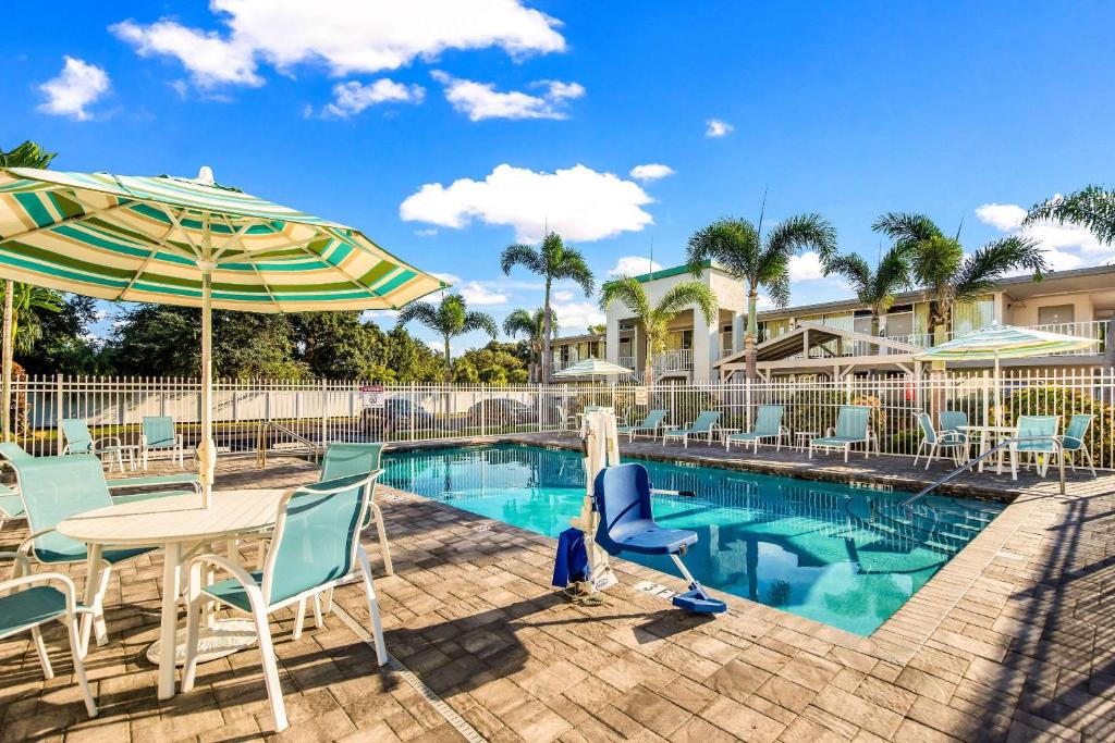 Runaway Bay Bradenton Beach | Bayshore Gardens