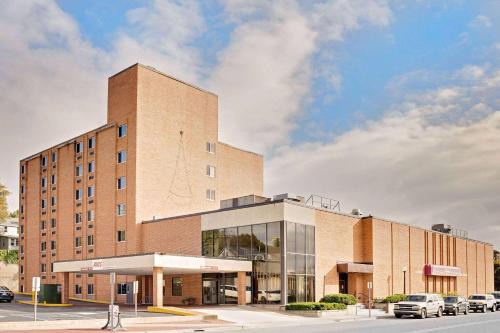 Ramada | Marquette