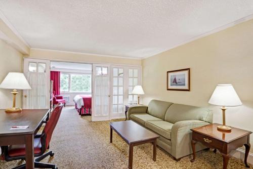Ramada | Seekonk