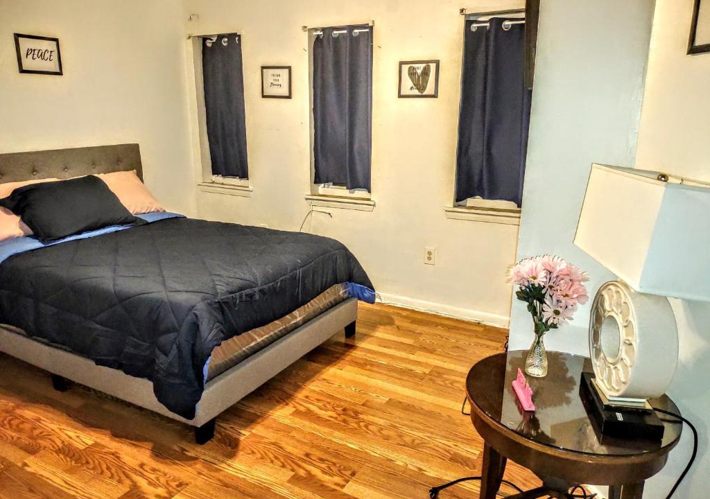 Hideaway Mins Downtown Stadiums | Midtown-Edmondson
