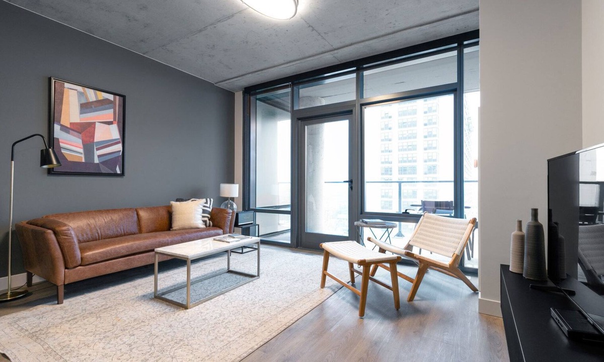 Belmont | Lake View East