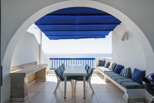 Santorini | Shaka's Rock