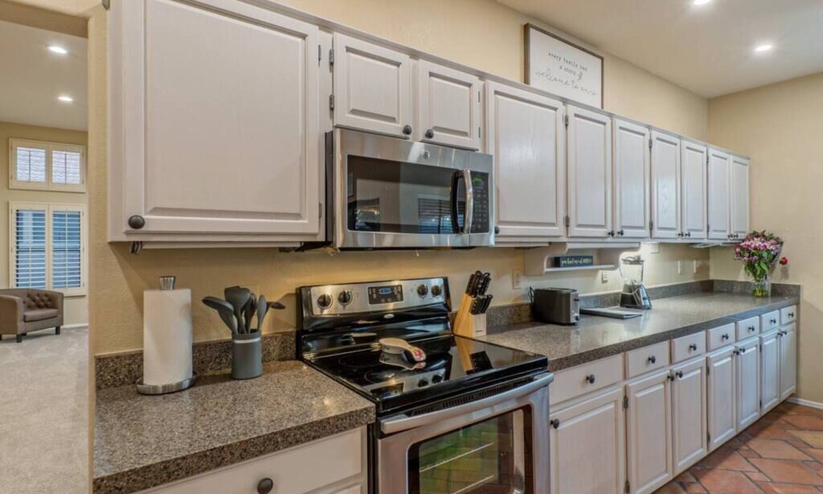 Scottsdale Premium Term Getaway Furnished Golf Cable Utilities | Paradise Park Vista