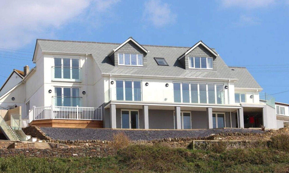 Seagulls Perch Mawgan Porth | Trenance