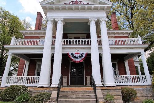South Broadway Manor | Scottdale