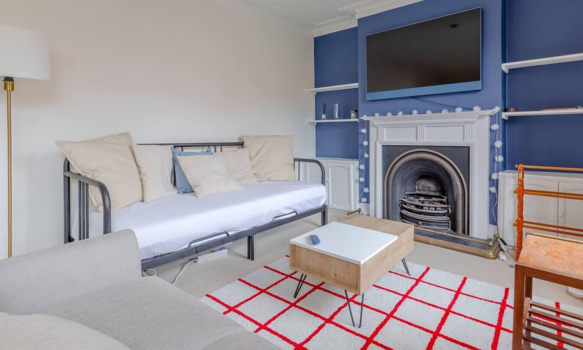 Earls Court | Ravenscourt Park