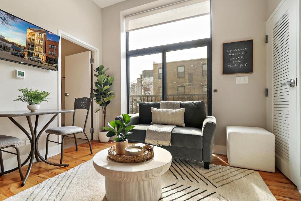 Furnished | Lake View East