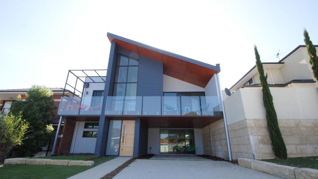 Place | Marmion