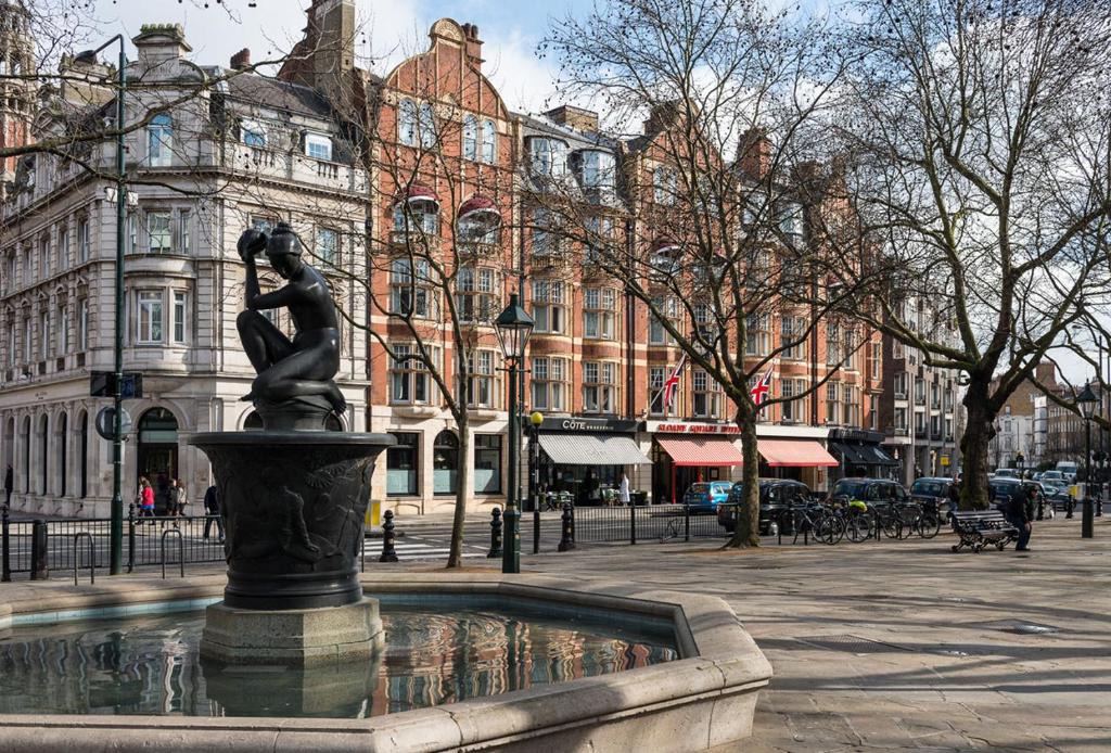 Sloane Square | Chelsea