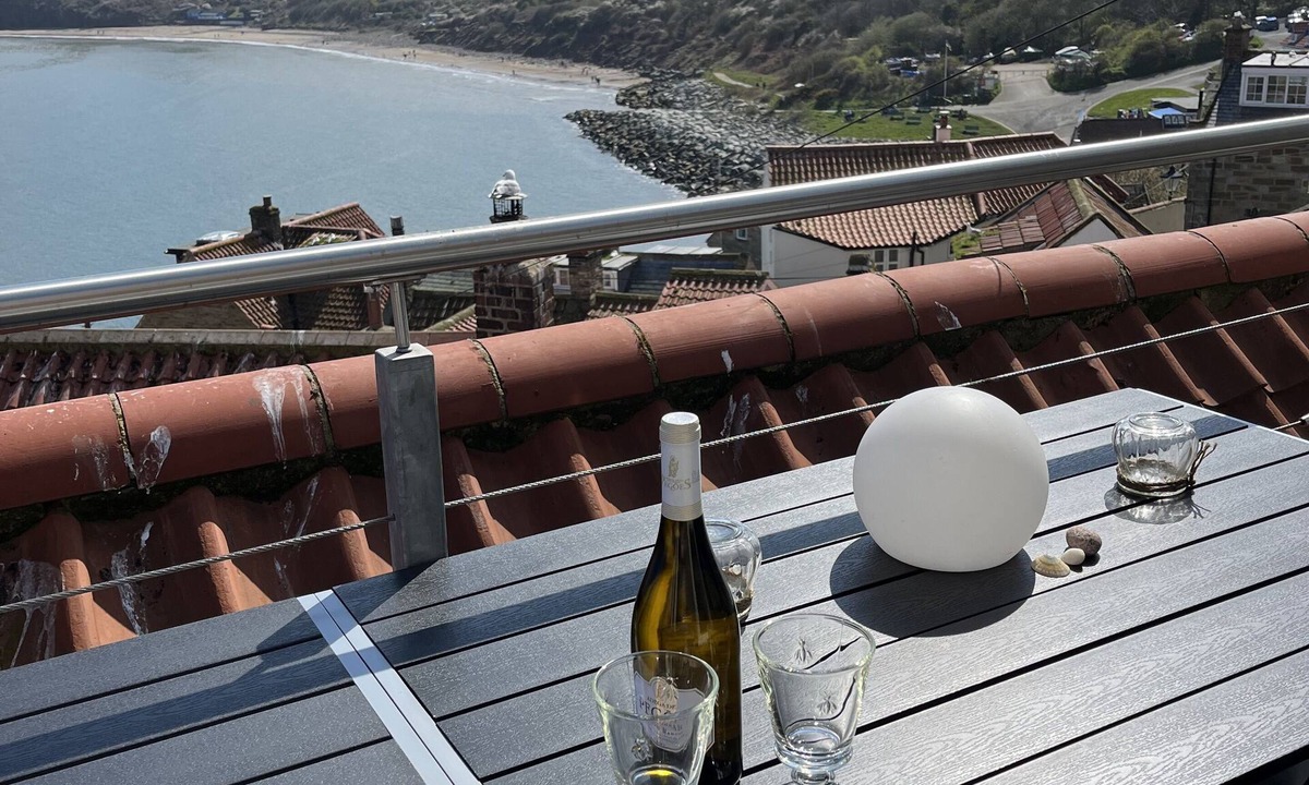 Al | Runswick Bay