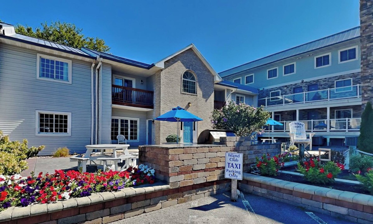 Poolview | Put-in-Bay