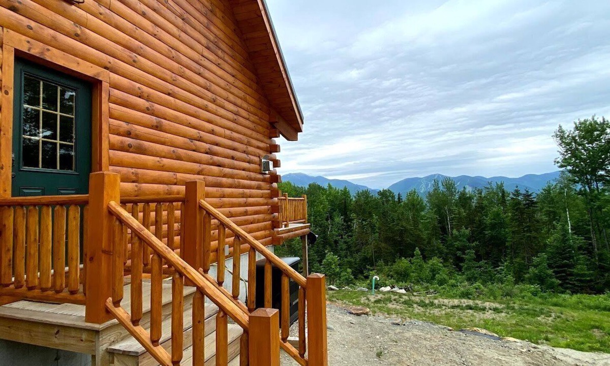 Log Cannon Mountain Attractions Table | Bethlehem