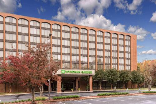 Wyndham Garden Williamsburg Busch Gardens | Lackey