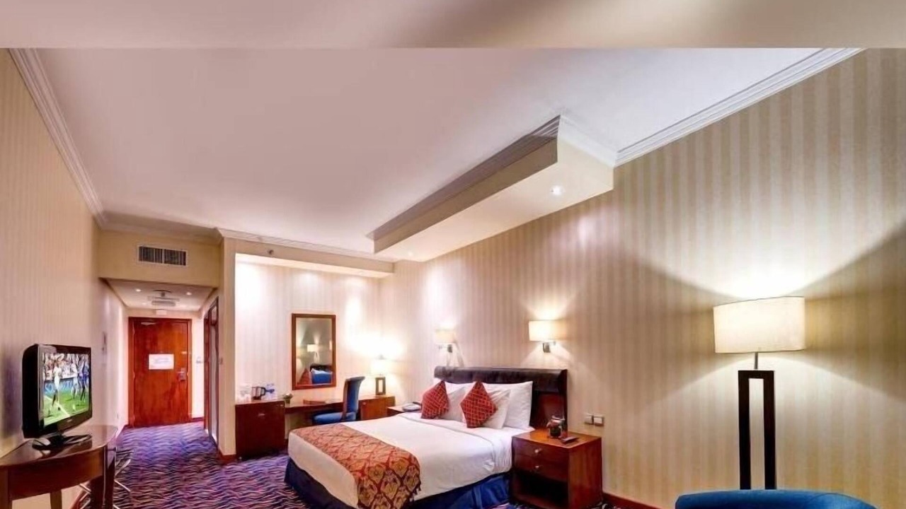 Three Bedroom Suite Near Mashreq Metro Station
